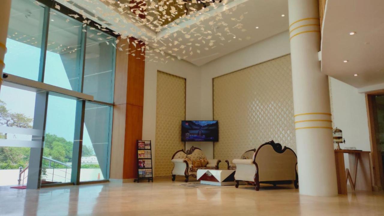 Radisson Hotel Bareilly Airport Kültér fotó