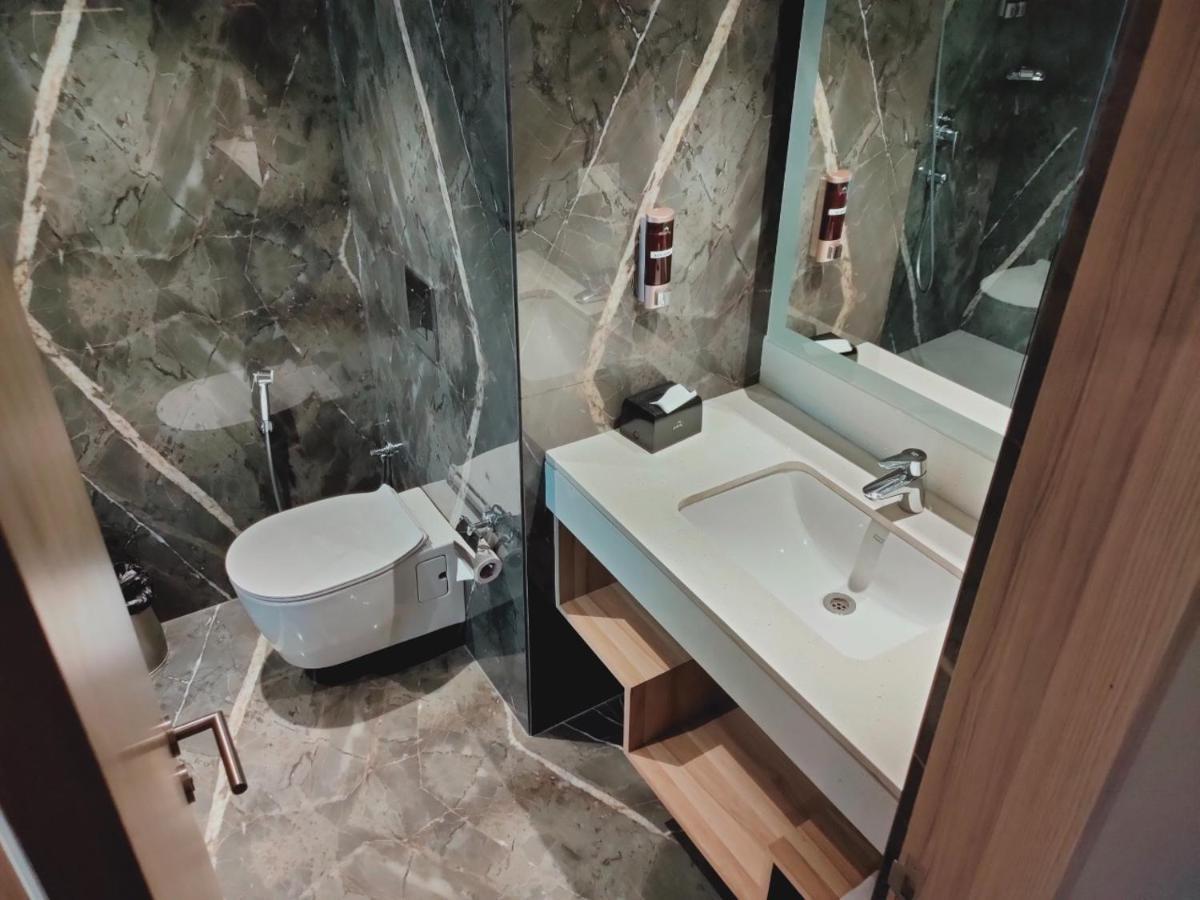Radisson Hotel Bareilly Airport Kültér fotó